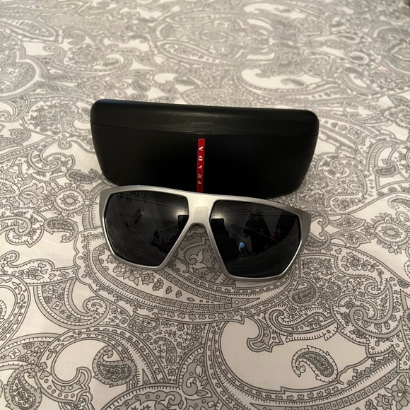 Prada sunglasses - Picture 1 of 6